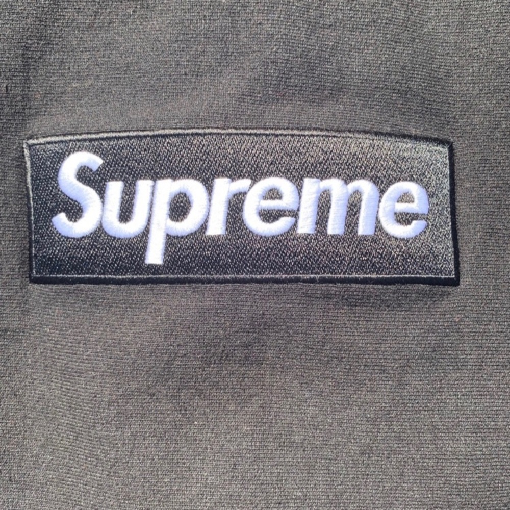 Box logo medium FW18 crewneck black